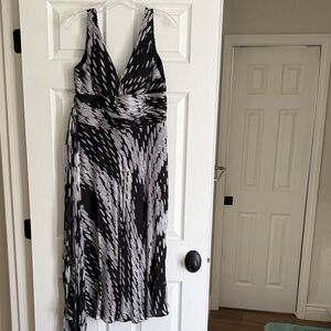 Carmen Marc Valvo Black and White Midi Dress